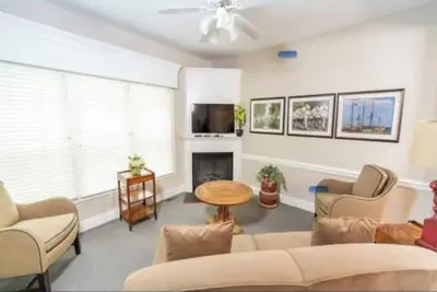 Image de 3-bedroom condo in beautiful Williamsburg with lots of amenities
