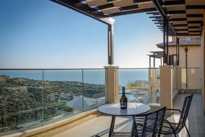 Image de Step Into Splendor: Luxurious Villa Living at Grand Poseidon