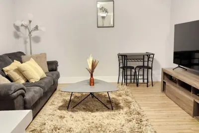Image de Cozy 1 bedroom basement apartment
