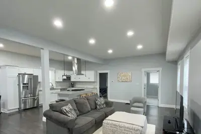 Image de Spacious 4 bdrm near Downtown!