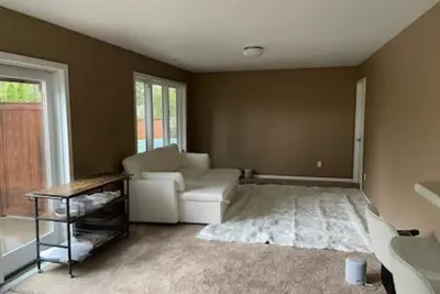 Image de Basement in home with pool, bar and two Hot Tubs