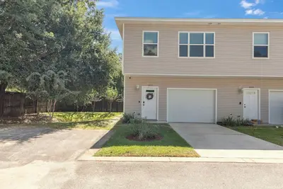 Image de Owl's Nest | Kid Pet Friendly, 6miles to Beach!