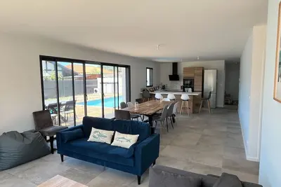 Image de Belle maison de 4 chambres avec piscine et proche mer