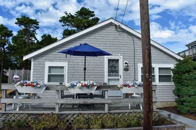 Image de Completely renovated 3 bedroom cottage, . 2 miles from Glendon Road beach