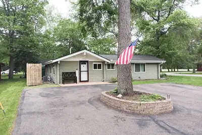 Image de Cozy Log Cabin in Breezy Point! Book for summer!