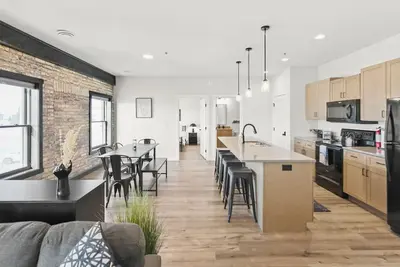 Image de Modern Condo in the Eclectic Rail District!