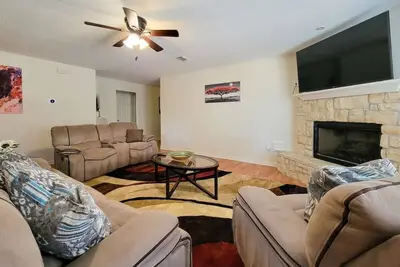 Image de Relax & Unwind: Cozy Fall Home w/ Fast Wi-Fi