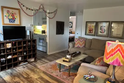 Image de Luck o' the Irish-charming cottage1000/night 2 mi from Nd stadium. Pet Friendly!