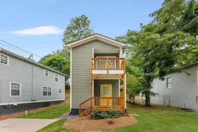 Image de Vacation home just 7 minutes drive to Mercedes-Benz Stadium