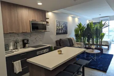 113 Rocks, Perfect location for business and having everything within reach.