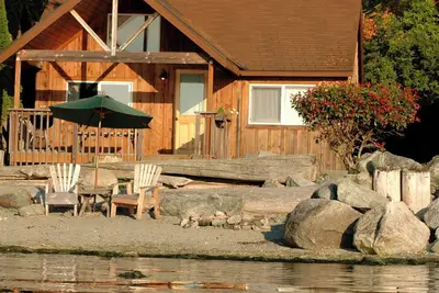Image de 1br Beachfront Cabin directly on world class west-facing beach!