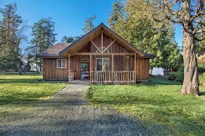 Image de 2br 2ba Ocean View Cabin - 1 min walk to world class beach!