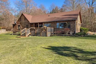Image de 3br Ocean View Farmhouse - 1 min walk to prime west-facing beach!