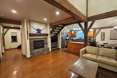 Image de Luxury Winter Ski Vacation Retreat in Big Sky - Hot Tub