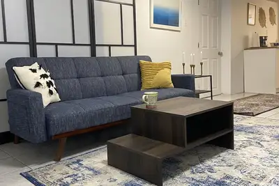 Image de Spacious and Newly Renovated One bedroom basement unit in the hearth of Toronto