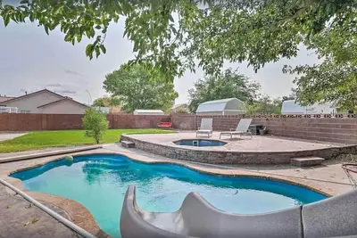 Image de Massive Backyard with Private Pool and Spa