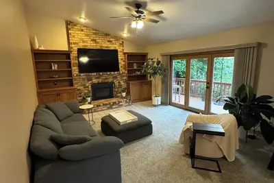 Image de Spacious Three Bedroom 2. 5 Bath Stunning Home with Deck near Lambeau Field!