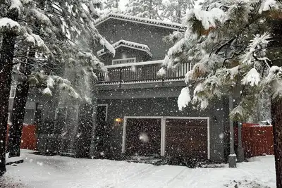 Image de 3/3 home in Incline Village with 2 car garage. Available for summer lease.