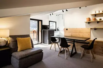 Image de Moderne Atmosphäre, ideal gelegen, 4* 5 Reisende