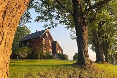Image de Scenic 4-bedroom Farm House, Tree Farm & Arboretum with trails in Sugar Grove