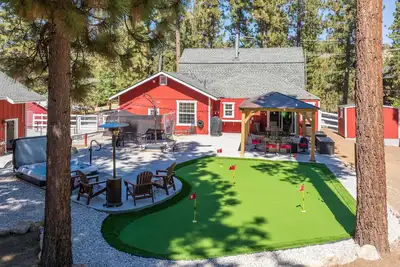 Image de Foxy Farm Ranch, newly remodeled, amazing outdoors, hot tub, and separate full guest house!