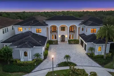 Image de Luxury Bowling Mansion | Luxe 9br Stay w/ Bowling Alley, Arcade, Private Pool, and Spa Near Disney