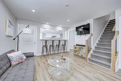 Image de Walkable, Newly Renovated Home In The Perfect Central Location!