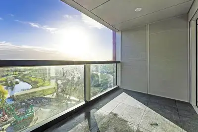 Image de Stunning 2-Bedroom Flat with Park View