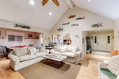 Image de Charming coastal home with private pool and stunning water views
