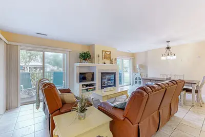 Image de Sea Colony Tennis condo w/ basketball court, gym, pool & tennis courts