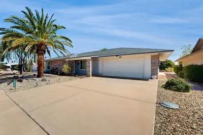 Image de Spacious pet friendly house w/shared tennis courts, W/D & free Wifi