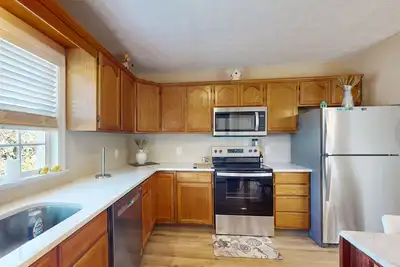Image de Coastal home with patio, close to beach and local attractions