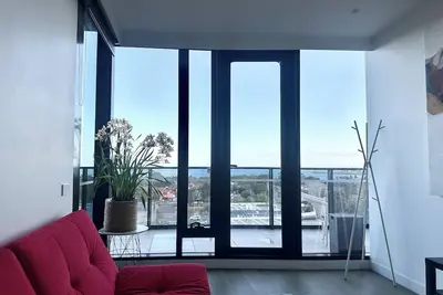 Image de luxury apartment with water views. Walking distance from beach