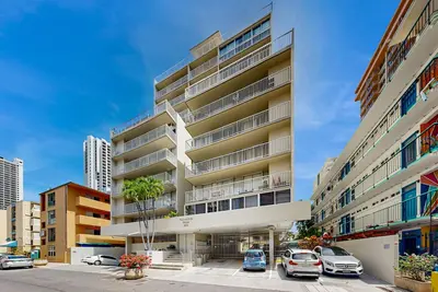 Image de Comfortable studio condo located steps from the beach and the best of Waikiki