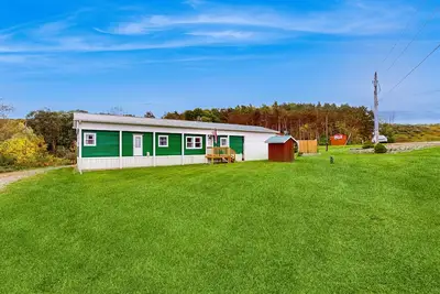 Image de Cozy Retreat with Scenic Views, Internet and Outdoor Patio