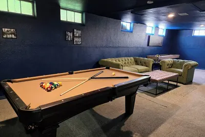 Image de Charming 1 Bedroom Speakeasy Suite w/ Pool Table & Games