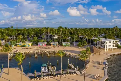 Image de Your Retreat in the Heart of Islamorada! Kitchenette, Outdoor Swimming Pool!