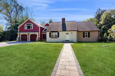 Image de Light-filled home near stadium and shops with Ac, W/D, patio, & games