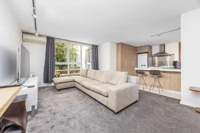 2 Bedrm Condo right on Mt Eden