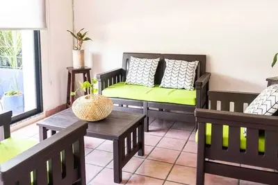 Image de Comfortable Apartment: Balcony & Workspace
