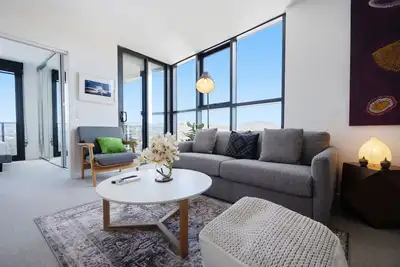 Image de Elegant 3-Bed with Stunning Views, Close to Shops