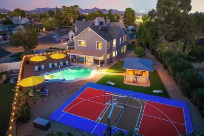 Image de 7br Pickleball Retreat! Heated Pool, Spa, & More!