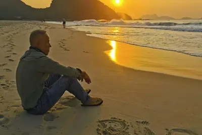 Appartement  rénové  vu sur plage de copacabana  à 200 mètres
