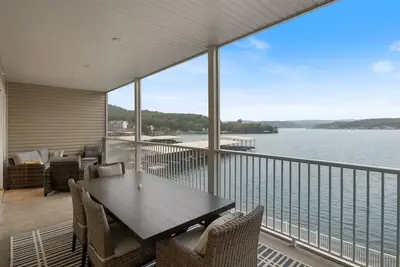 Image de New Luxury Condo Near the Cave