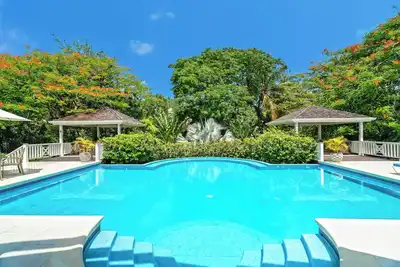 Image de Sandy Lane House in St James by Personal Villas - Ideal for Leisure and Retreat
