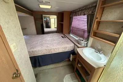 Image de All Season Getaway! \nLuxury Trailer Home Rentals. .