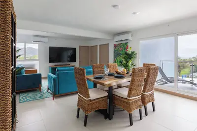 Image de 2b 2 Ba Modern Seaside Retreat with Fantastic Ocean View