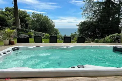 Image de Stunning property with sea views and swimspa