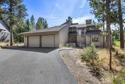 Sunriver Golf Course Home, Private Hot Tub and Sauna, Ac!