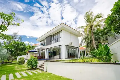 The Ocean Villa Beach Resort Đà Nẵng